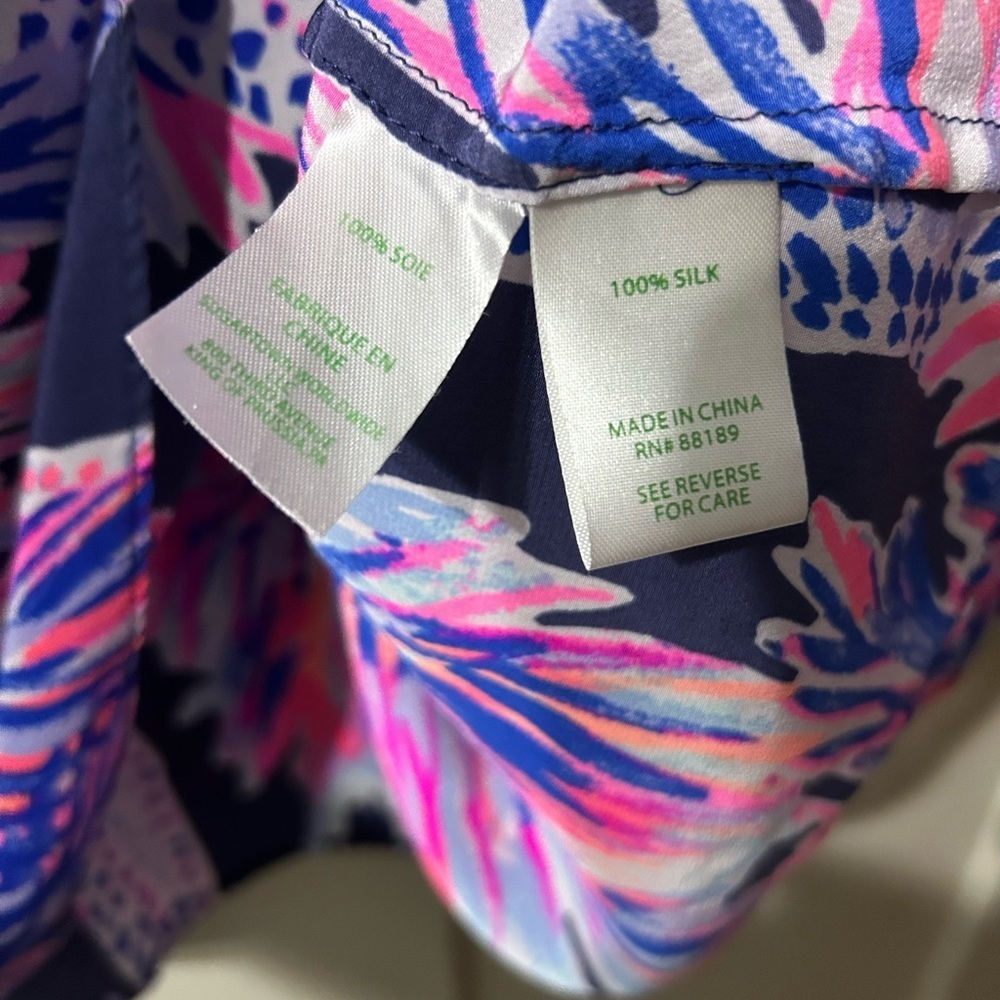 Lilly Pulitzer Matilda Bright Pink & Navy palms Tropical Blouse 💯 Silk - Picture 4 of 5